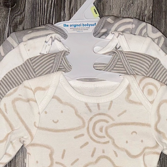 Carter's Long Sleeve Onesies Set of 4 - NWT - Picture 5 of 5